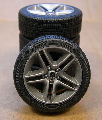 Ford Shelby GT500 Wheel & Tire Set • #GL12875