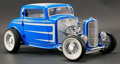 '32 Ford 5-Window Coupe • Lazer Blue Cosmic Dust Metallic • Grand National Duece Series • #A1805008