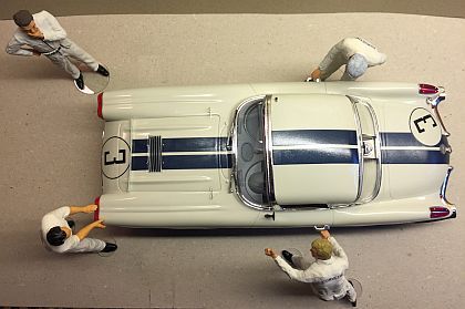 Cunningham Corvette #3 Le Mans 1960 with 4 Corvette Mechanic Figurines • #RAR18011+4 • corvette-plus.ch