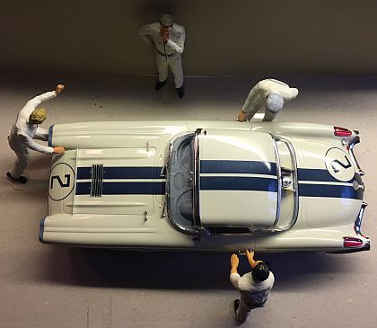 Cunningham Corvette #2 Le Mans 1960 with 4 Corvette Mechanic Figurines • #RAR18012+4 • corvette-plus.ch