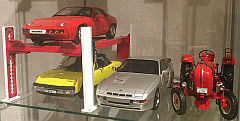 Porsche with 4-Post Lift Diorama