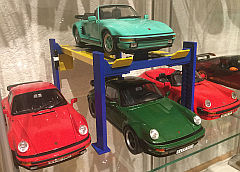 Porsche with 4-Post Lift Diorama